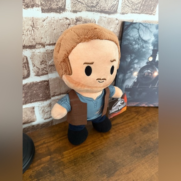 Universal Studios Jurassic Park Owen Grady 9" Cutie Plush Stuffed Figure - Picture 2 of 6